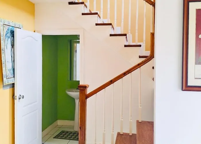 Apartment Country Club House Retreat - 2 Bedroom House With Pool Near Airport And Strip