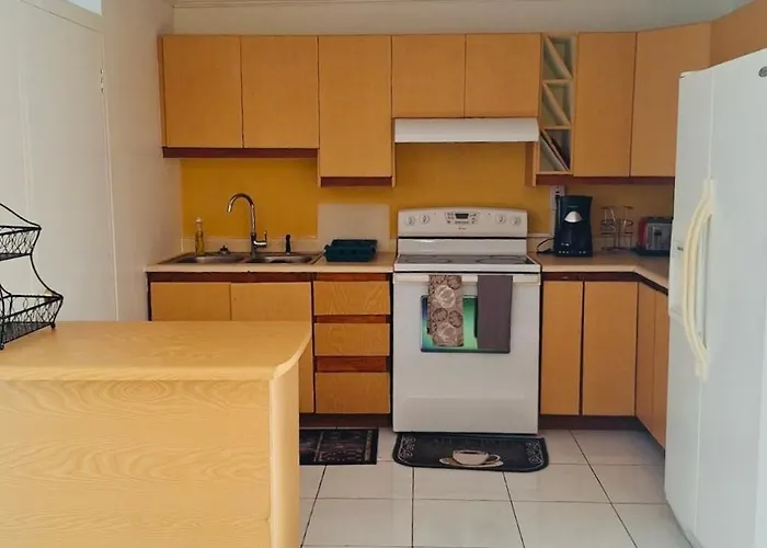 Country Club House Retreat - 2 Bedroom House With Pool Near Airport And Strip Apartment Montego Bay