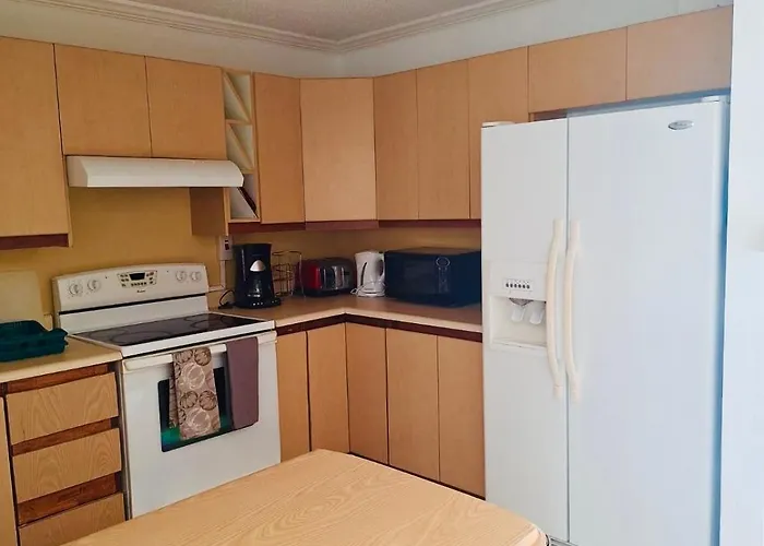 Country Club House Retreat - 2 Bedroom House With Pool Near Airport And Strip * Montego Bay