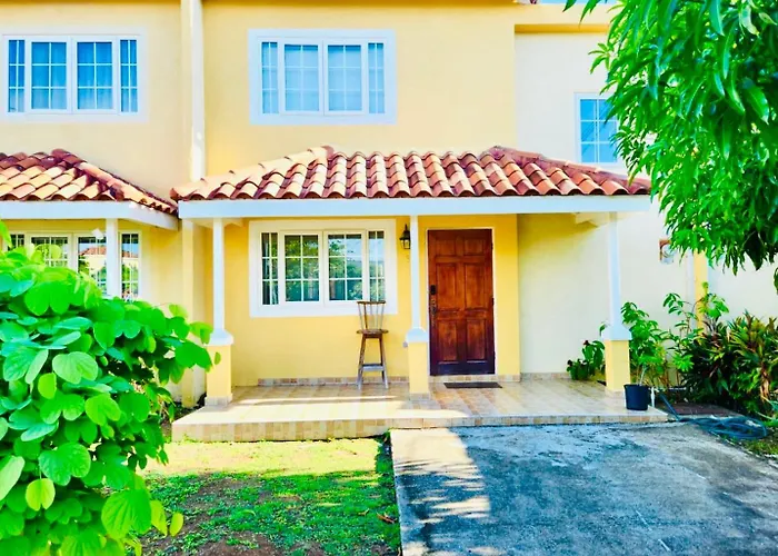 Country Club House Retreat - 2 Bedroom House With Pool Near Airport And Strip Apartment