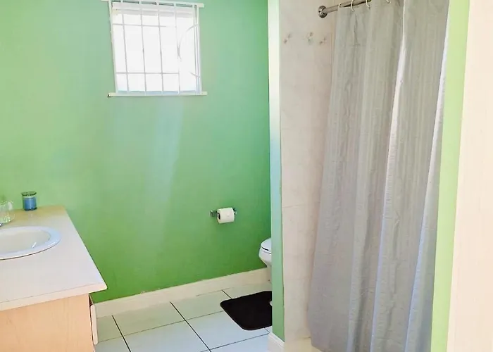 Country Club House Retreat - 2 Bedroom House With Pool Near Airport And Strip Apartment