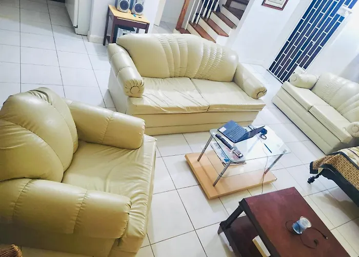 Country Club House Retreat - 2 Bedroom House With Pool Near Airport And Strip * Montego Bay