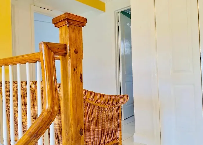 Country Club House Retreat - 2 Bedroom House With Pool Near Airport And Strip Apartment