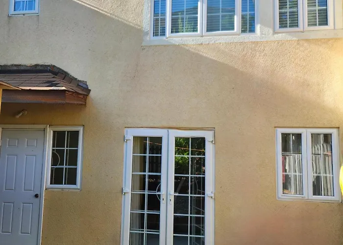 Country Club House Retreat - 2 Bedroom House With Pool Near Airport And Strip Apartment Montego Bay