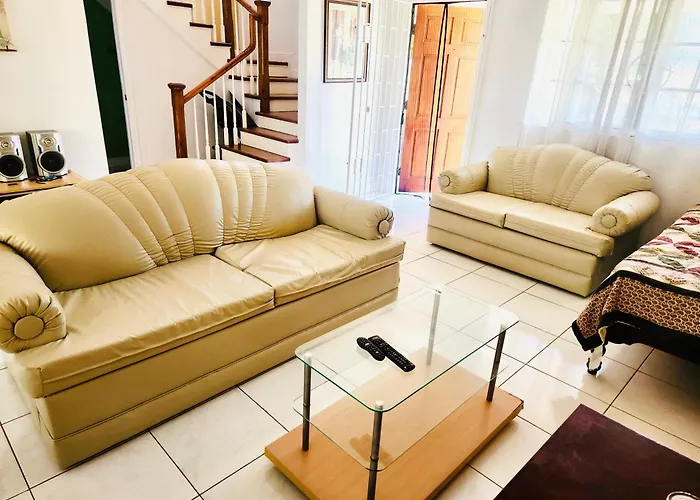 Country Club House Retreat - 2 Bedroom House With Pool Near Airport And Strip Apartment Montego Bay